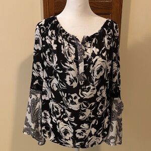 White House Black Market Monochrome Floral Top - size XS